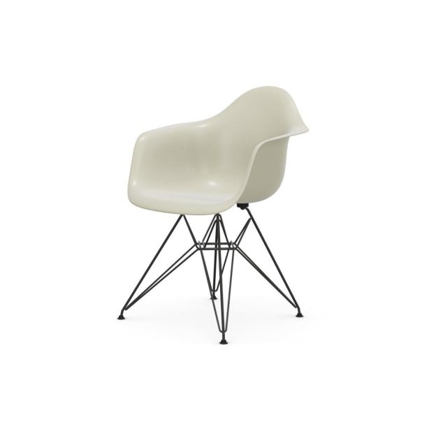 Eames Fiberglass Armchair DAR