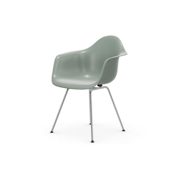 Eames Fiberglass Armchair DAX