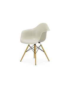 Eames Fiberglass Armchair DAW